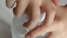 Flaschendeckel aufdrehen